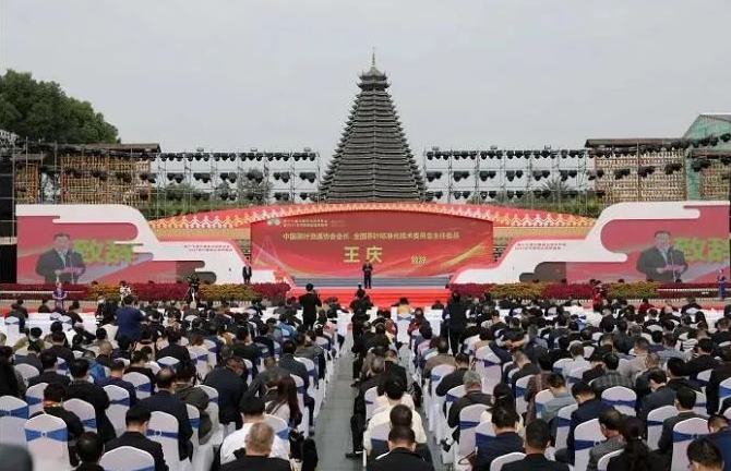 第十七屆中國茶業(yè)經(jīng)濟(jì)年會(huì)召開，集團(tuán)公司繼續(xù)排名中國茶企百強(qiáng)前列，白沙溪茶廠、益陽茶廠榮獲多項(xiàng)榮譽(yù)